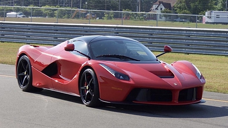 Ferrari Laferrari på banen