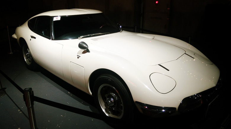 white 2000gt