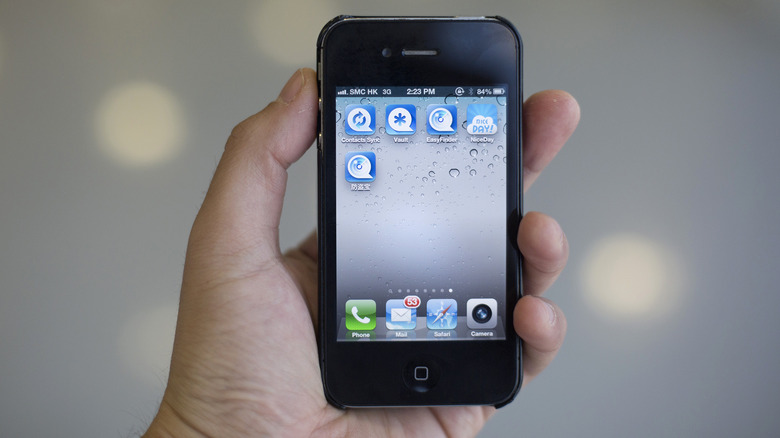 iPhone 4S in hand