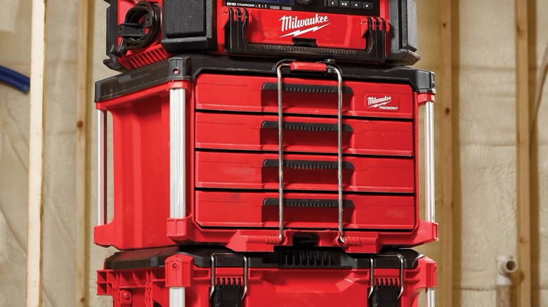 4-drawer tool box in the middlke of a Packout tool box stack.