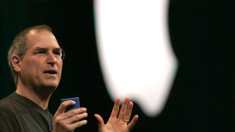 Steve Jobs delivers the keynote address as the 2002 Macworld Expo
