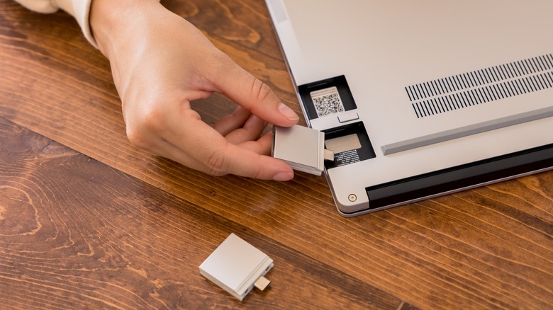 Framework laptop expansion card system