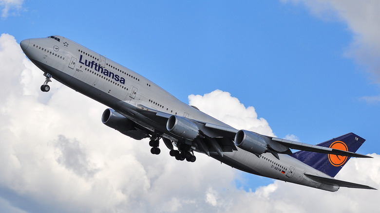 Lufthansa 747-800 taking off