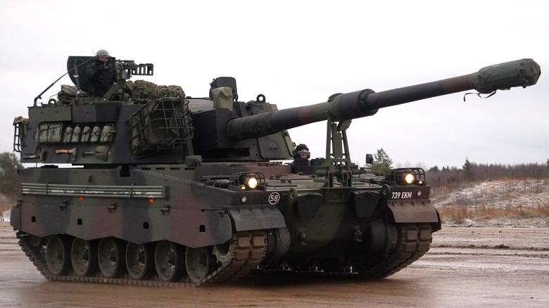 A South Korean K9 Kõu self-propelled howitzer