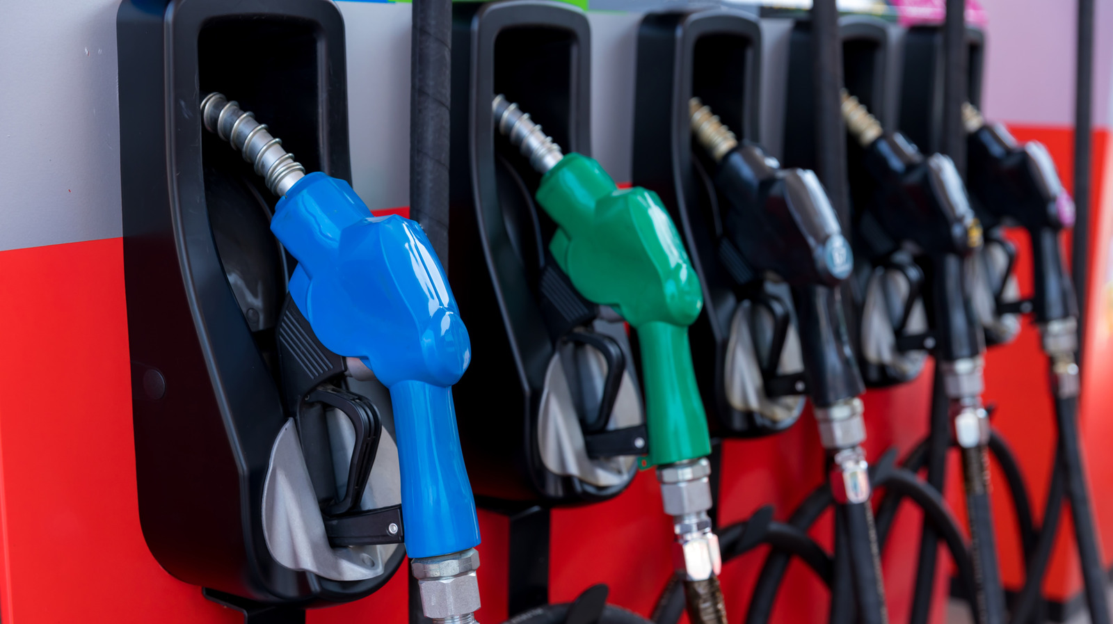 The US Gas Station Chain You Might Not Know Is Owned By A Russian Company - SlashGear