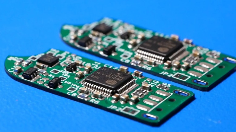 The hardware inside the Ovrdrive USB.