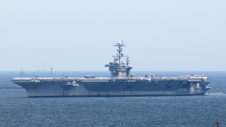 Wide view of USS George Washington on the water.