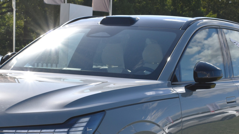 LiDAR sensor kit atop Volvo EX90.