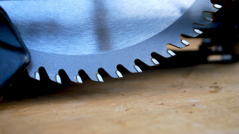 Close-up of the teeth of new circular saw blade