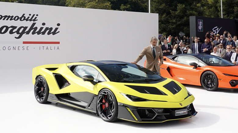 Lamborghini Fenomeno few-off front three-quarters