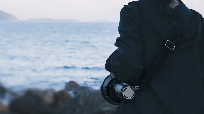 Carrying the Imalent MS32 flashlight with a shoulder strap.