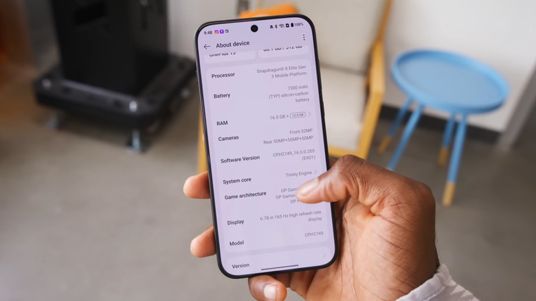 YouTuber MKBHD uses a OnePlus 15 smartphone