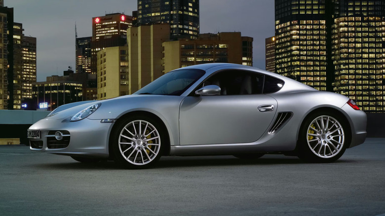 A side on shot a 2006 Porsche Cayman S