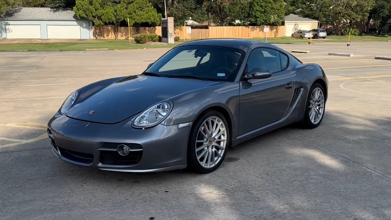 A side on shot of a 2006 Porsche Cayman S