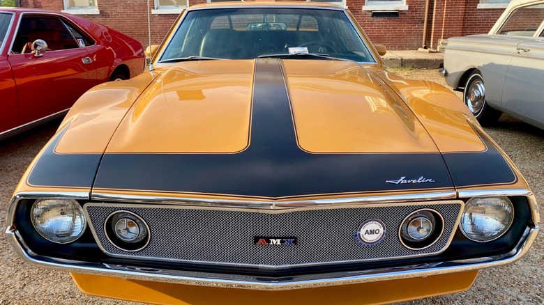 Wide-angle head-on view of an AMC Javelin AMX