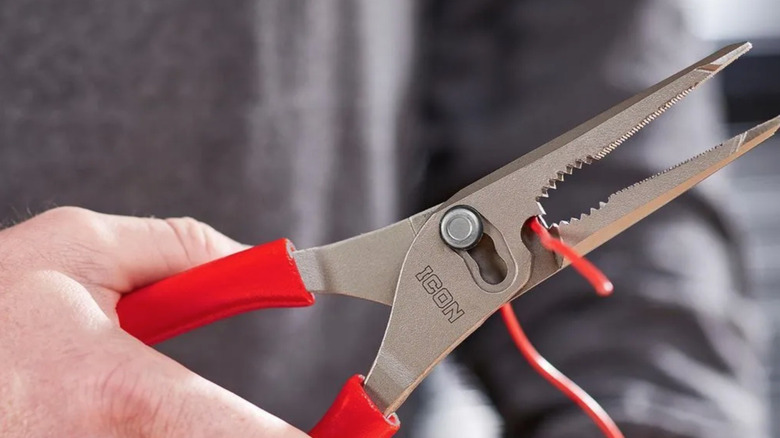 Person using Icon tool from Harbor Freight