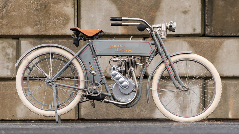 Side profile of Harley-Davidson Model 6-A