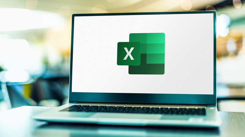 Logotipo do Microsoft Excel no laptop