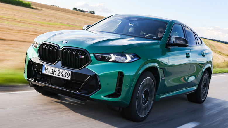Front 3/4 view of BMW X6