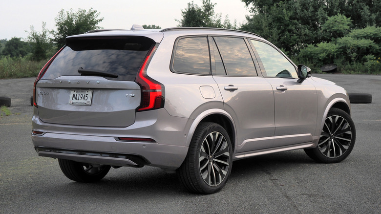2026 Volvo XC90 rear 3/4 view