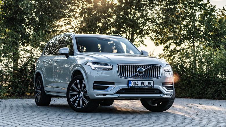 Volvo XC90 at sunrise