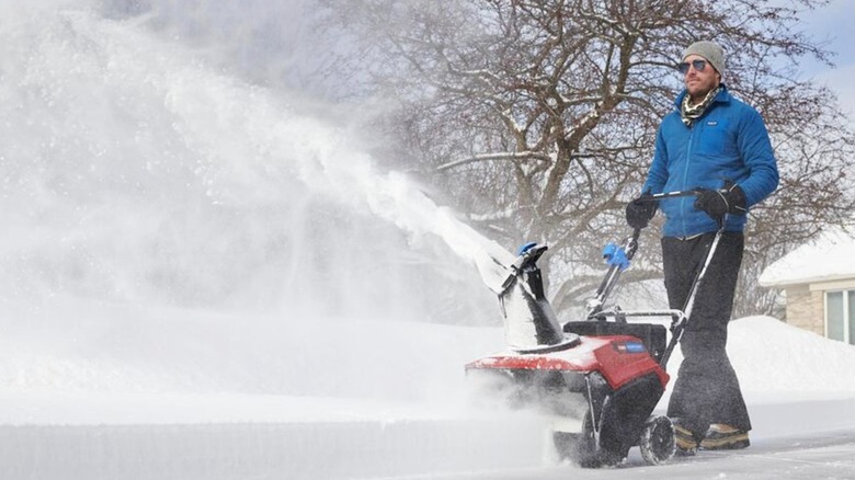 Toro 21-inch Power Clear 821 QZE in use