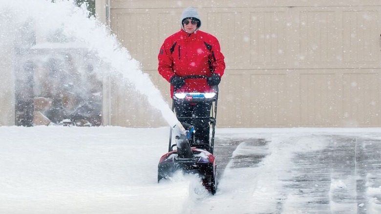 Toro 60V Max 21-inch Power Clear e21 Single-Stage in use