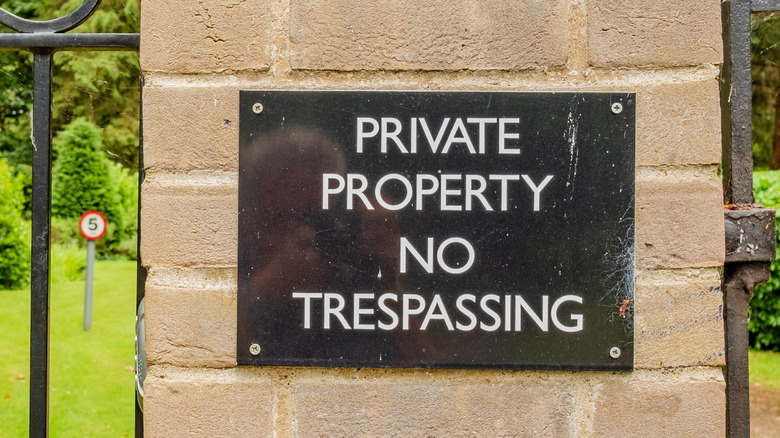 Private no trespassing