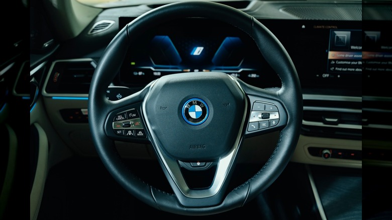 2022 BMW i4 steering wheel