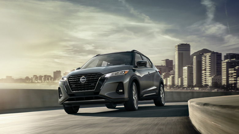 2022 Nissan Kicks turning on curved road with city in background, front-view