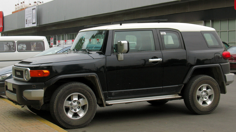 A black 2009 Toyota FJ Cruiser DLX parked
