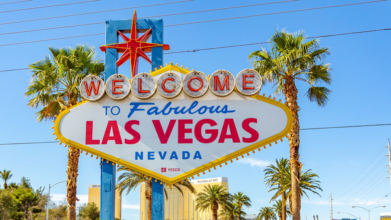 Welcome to Las Vegas sign in the daytime