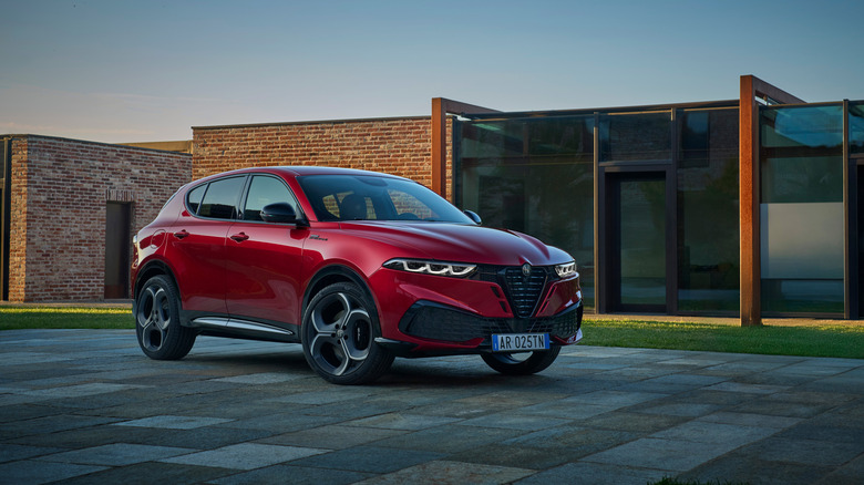 A side shot of a red Alfa Romeo Tonale