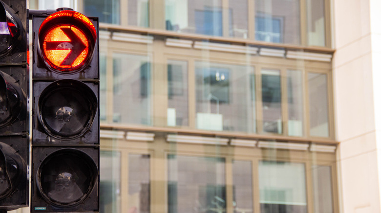 Traffic light showing red right-hand turn arrow indicator