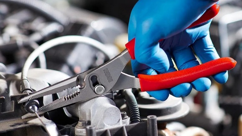 Person using Icon pliers on cable