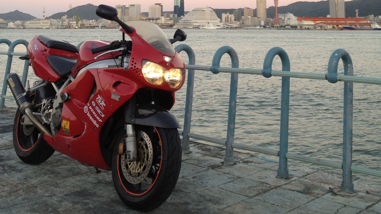 Honda CBR900RR 