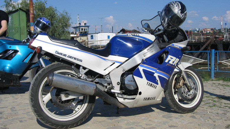 Yamaha FZR1000