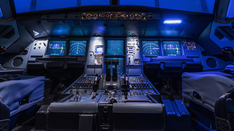 Cockpit dashboard for commercial airliner 