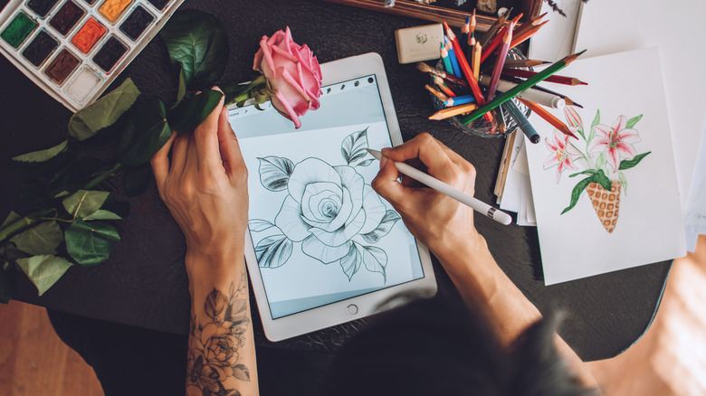 Person draws on iPad