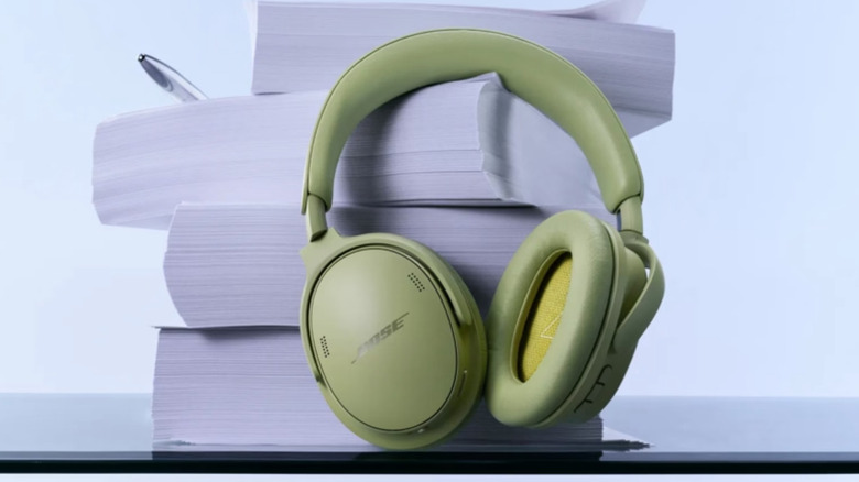 Bose QuietComfort Gen 2 headphones in Eucalyptus Green
