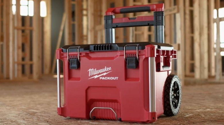 Milwaukee rolling tool box