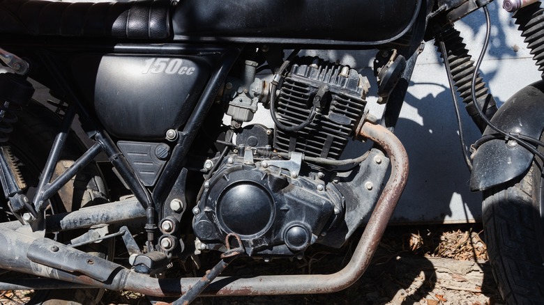 Single cylinder engine