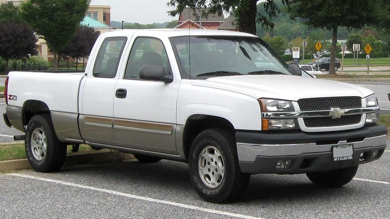 Front quarter view of a 2003 Chevrolet Silverado parked in lot
