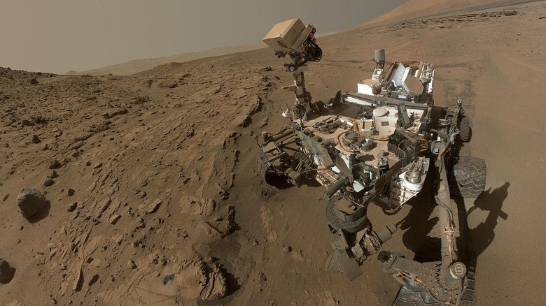 Curiosity rover covered in dust