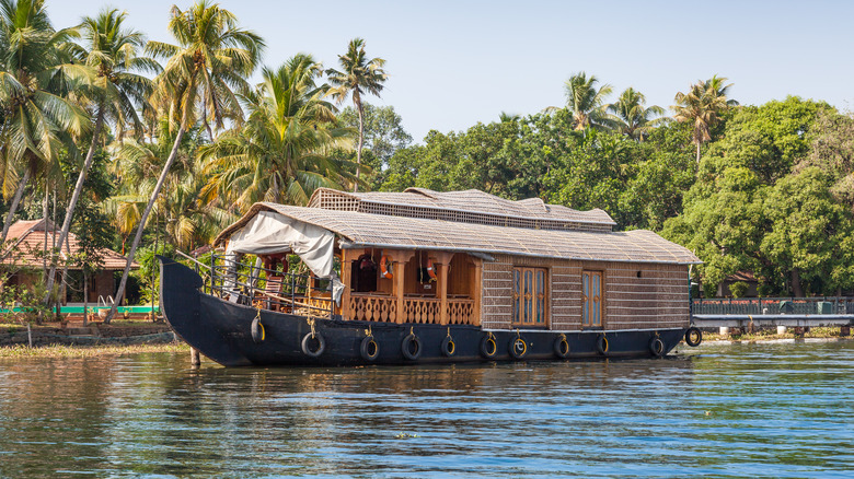 Kettuvallam