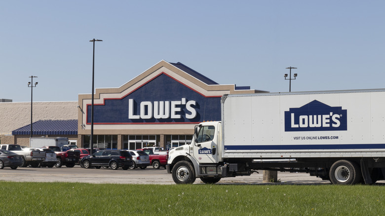 Lowe's delivery truck in front of a Lowe's store.