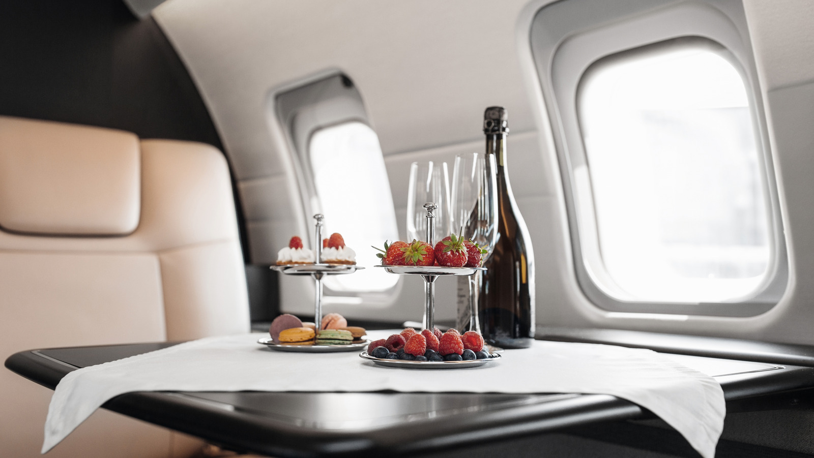 Things You Can Find In Private Jets That Aren't In Commercial Planes