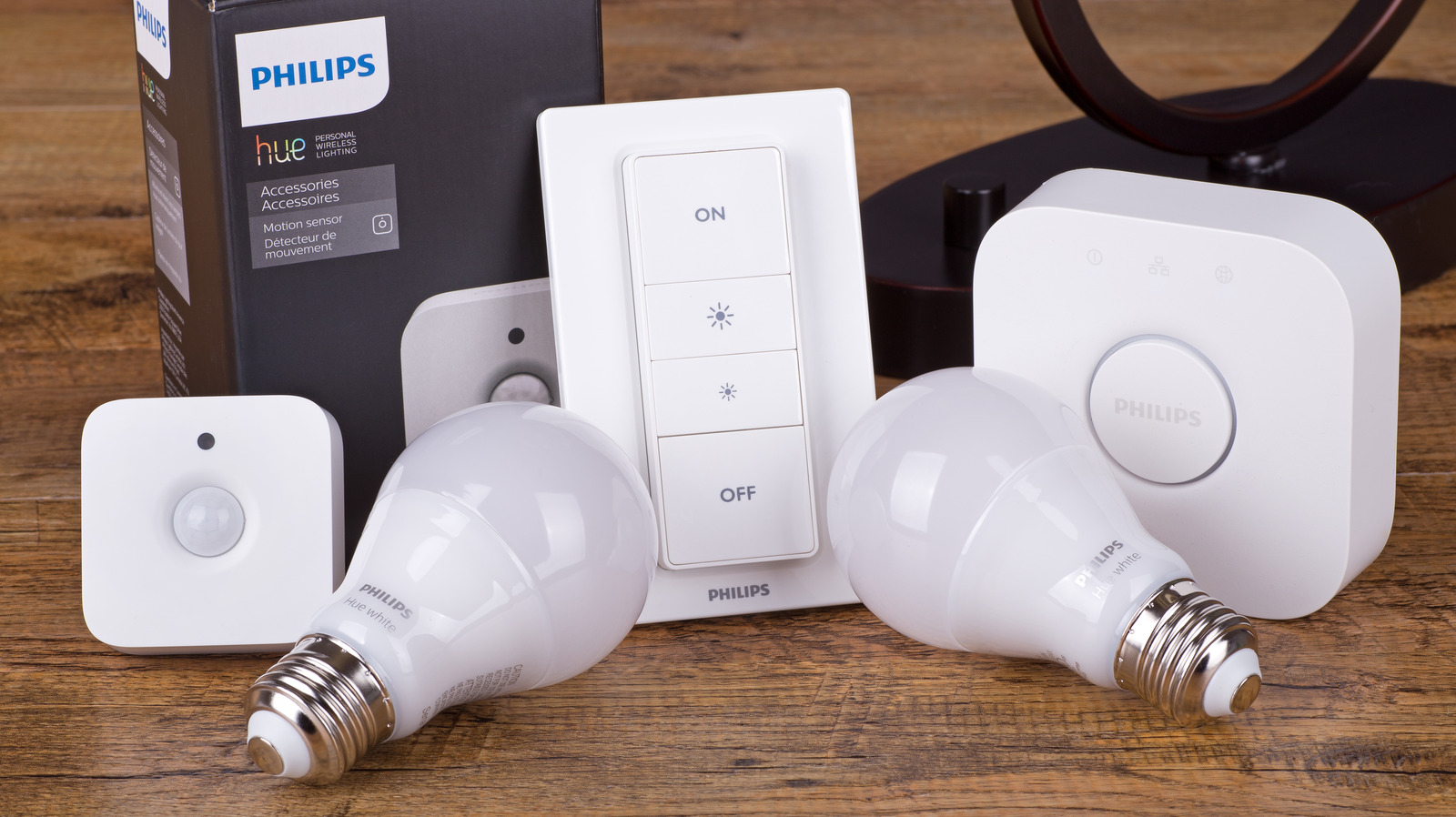 The Easy-to-Use Philips Hue Smart Bulb Makes Lighting a Room Fun