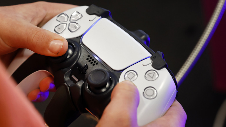 DualSense edge controller white face