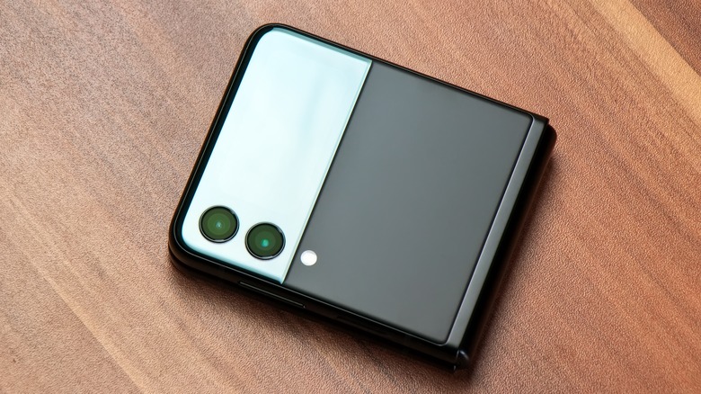 Samsung Galaxy Z Flip3 folded